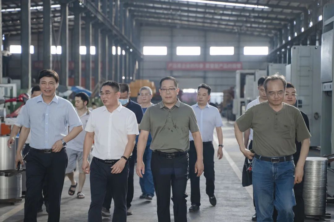 衡東縣縣委副書記、縣長對朝陽集團自動化生產線進行視察